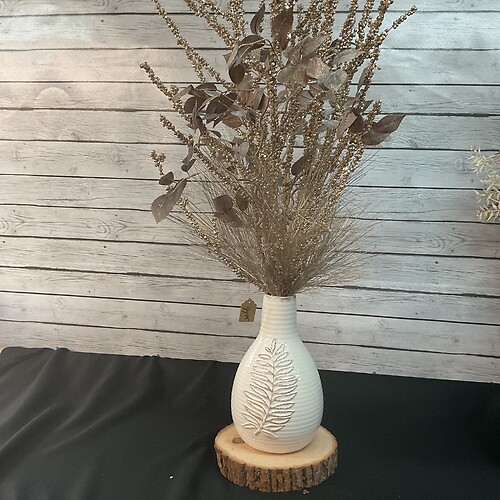 Leaf Vase with arrangement