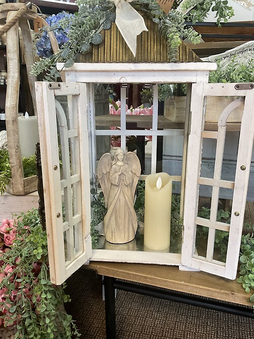 2 door open lantern with Angel and Candle