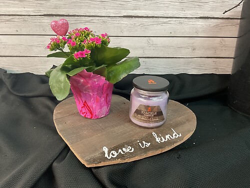 Valentine tray with Kalanchoe &amp; candle