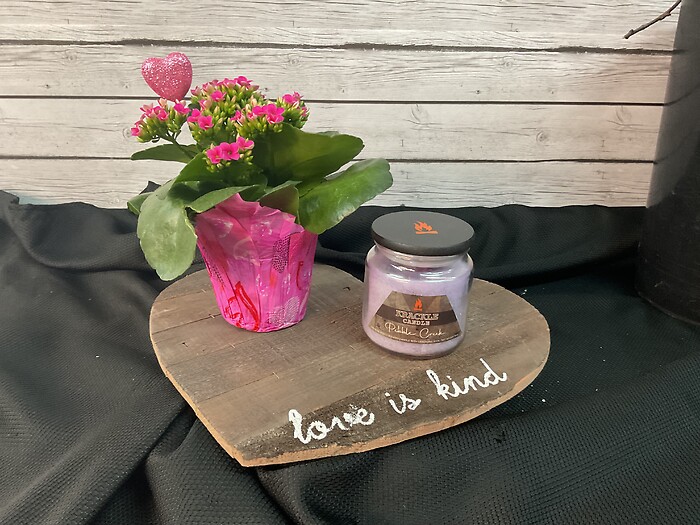 Valentine tray with Kalanchoe &amp; candle
